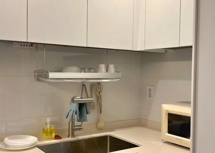 301 Newly Opened Yeonnam, Hongdae 5 Minutes Airport Bus Yeonhui Private 4-person Wood-finished, Bright Space Appartement