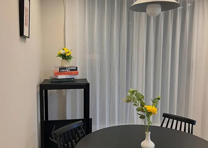 301 Newly Opened Yeonnam, Hongdae 5 Minutes Airport Bus Yeonhui Private 4-person Wood-finished, Bright Space Appartement *