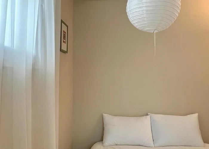 301 Newly Opened Yeonnam, Hongdae 5 Minutes Airport Bus Yeonhui Private 4-person Wood-finished, Bright Space *
