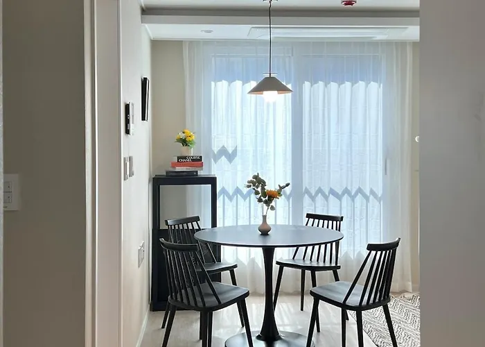 301 Newly Opened Yeonnam, Hongdae 5 Minutes Airport Bus Yeonhui Private 4-person Wood-finished, Bright Space Appartement