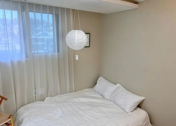 301 Newly Opened Yeonnam, Hongdae 5 Minutes Airport Bus Yeonhui Private 4-person Wood-finished, Bright Space Séoul