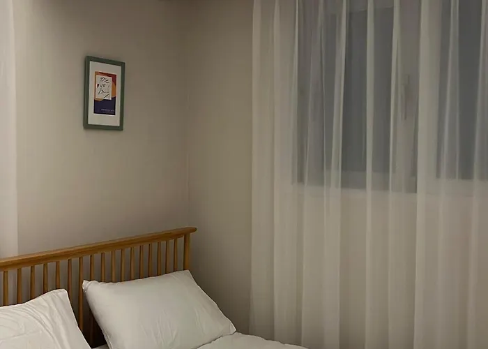 301 Newly Opened Yeonnam, Hongdae 5 Minutes Airport Bus Yeonhui Private 4-person Wood-finished, Bright Space Appartement