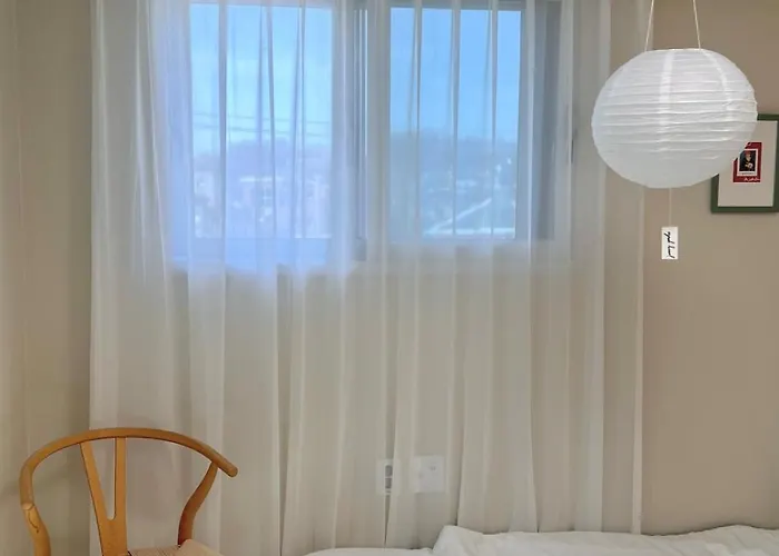 301 Newly Opened Yeonnam, Hongdae 5 Minutes Airport Bus Yeonhui Private 4-person Wood-finished, Bright Space Appartement Séoul