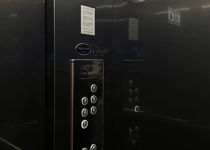 301 Newly Opened Yeonnam, Hongdae 5 Minutes Airport Bus Yeonhui Private 4-person Wood-finished, Bright Space Appartement *