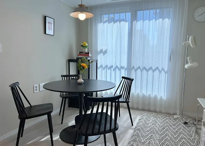 Appartement 301 Newly Opened Yeonnam, Hongdae 5 Minutes Airport Bus Yeonhui Private 4-person Wood-finished, Bright Space